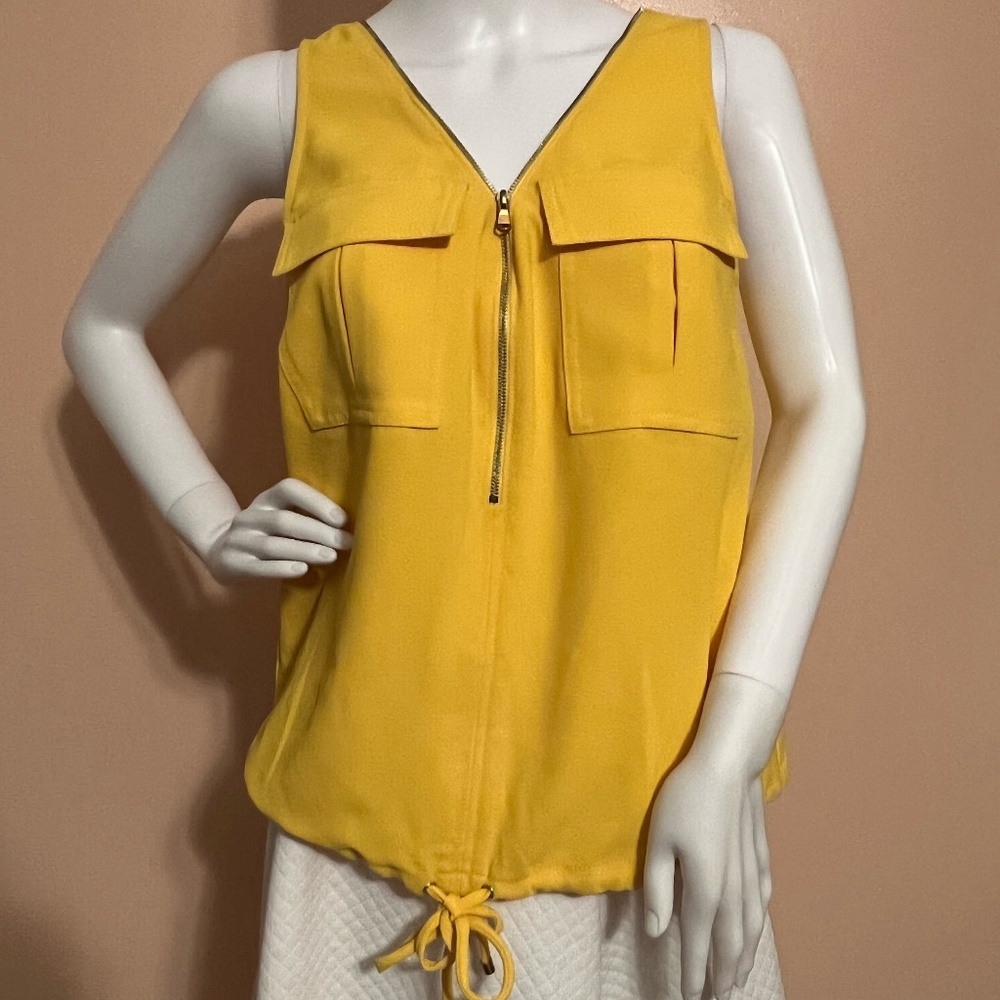 NWT Trina Turk Zipper V Neck Sleeveless Blouse